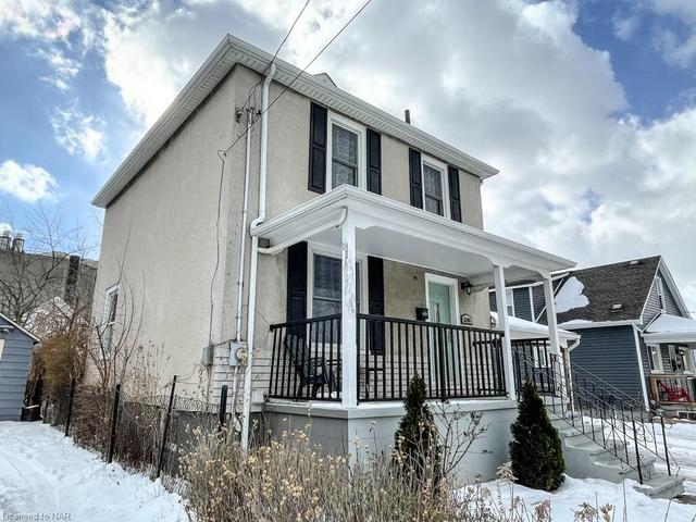 5206 Kitchener Street, House detached with 3 bedrooms, 1 bathrooms and 5 parking in Niagara Falls ON | Image 4