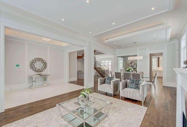 31 George St, House detached with 4 bedrooms, 6 bathrooms and 4 parking in Richmond Hill ON | Image 3