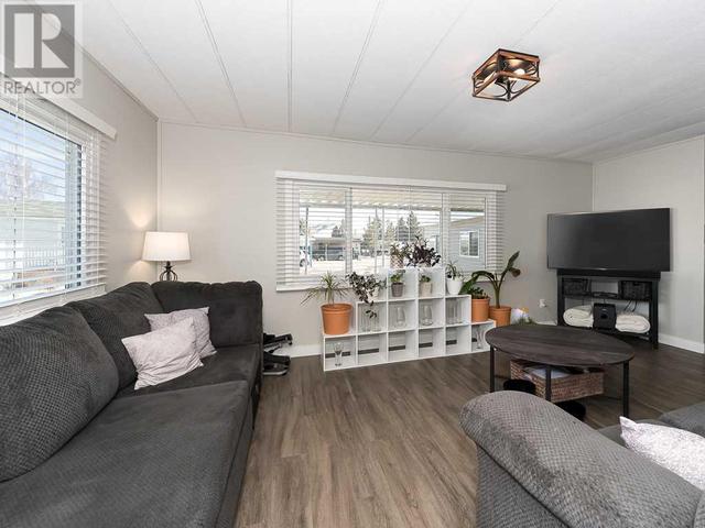 253, - 3223 83 Street Nw, Home with 3 bedrooms, 1 bathrooms and 2 parking in Calgary AB | Image 5