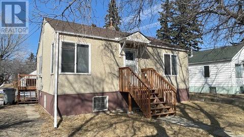 814 - 10 St., House detached with 3 bedrooms, 2 bathrooms and 4 parking in Wainwright AB | Card Image