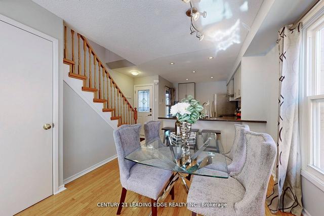 28 Lady Bower Cres, House detached with 3 bedrooms, 2 bathrooms and 2 parking in Toronto ON | Image 5
