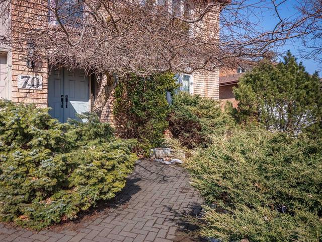 70 Helena Gdns, House detached with 4 bedrooms, 4 bathrooms and 6 parking in Vaughan ON | Image 12