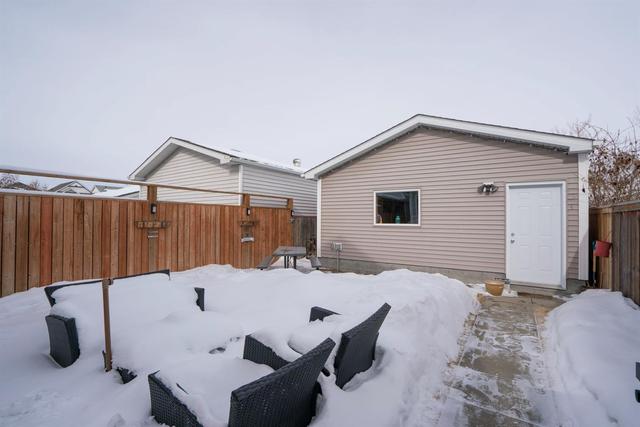 40 Prestwick Avenue Se, House detached with 4 bedrooms, 3 bathrooms and 2 parking in Calgary AB | Image 35