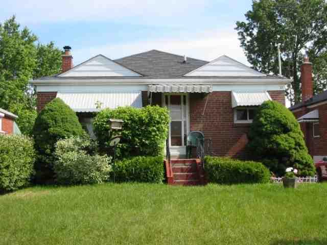 22 Colony Rd, House detached with 3 bedrooms, 2 bathrooms and 4 parking in Toronto ON | Image 1