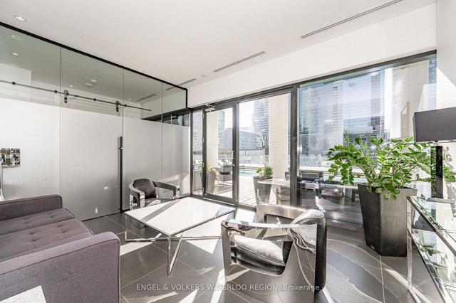 2406 - 224 King St W, Condo with 2 bedrooms, 1 bathrooms and 1 parking in Toronto ON | Image 25