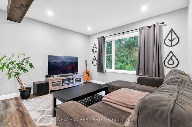 199 Napoleon St, House detached with 3 bedrooms, 2 bathrooms and 8 parking in Grey Highlands ON | Image 2