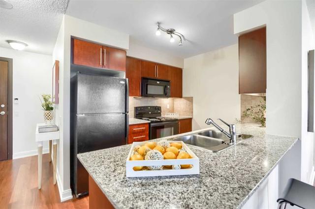 842 - 35 Viking Lane, Condo with 2 bedrooms, 2 bathrooms and 1 parking in Toronto ON | Image 3