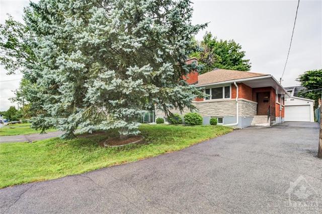 247 Woodland Avenue, House detached with 3 bedrooms, 2 bathrooms and 4 parking in Ottawa ON | Image 2