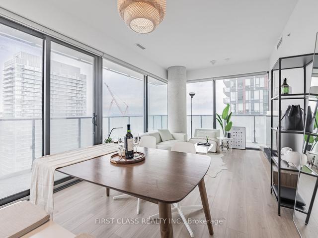 2704 - 161 Roehampton Ave, Condo with 2 bedrooms, 2 bathrooms and 1 parking in Toronto ON | Image 2