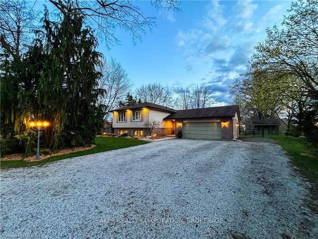 22627 Troops Rd, House detached with 3 bedrooms, 2 bathrooms and 12 parking in Strathroy Caradoc ON | Image 34