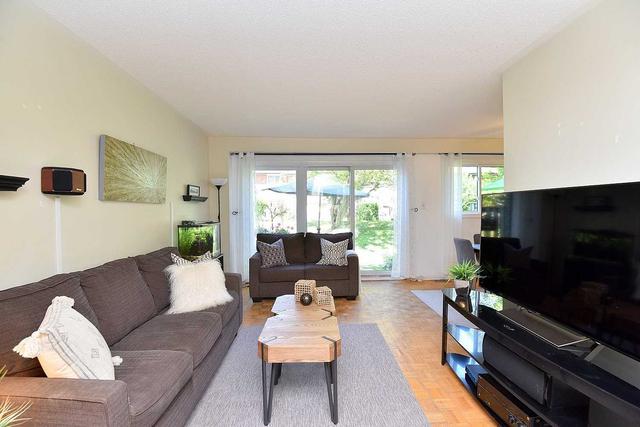 564 Forestwood Cres, Condo with 3 bedrooms, 2 bathrooms and 2 parking in Burlington ON | Image 2