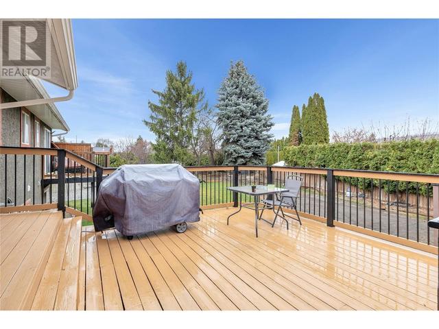700 Tamarack Drive, House detached with 4 bedrooms, 3 bathrooms and 7 parking in Kelowna BC | Image 32