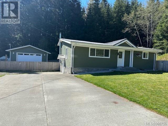 8385 Marlboro Rd, House detached with 3 bedrooms, 2 bathrooms and 4 parking in Port Hardy BC | Image 2