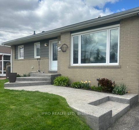 46 Nanwood Dr, House detached with 2 bedrooms, 2 bathrooms and 3 parking in Brampton ON | Image 1