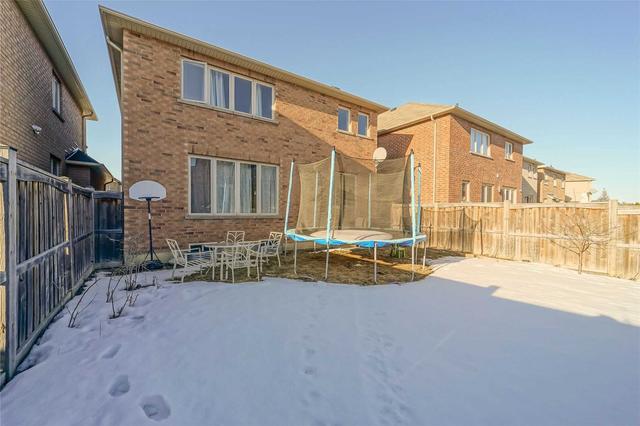 19 Overhold Cres, House detached with 4 bedrooms, 4 bathrooms and 4 parking in Richmond Hill ON | Image 31
