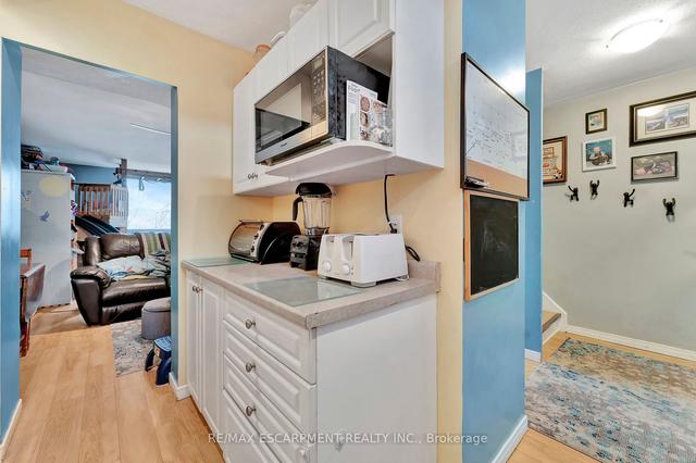 137 - 350 Quigley Rd, Condo with 3 bedrooms, 1 bathrooms and 1 parking in Hamilton ON | Image 3