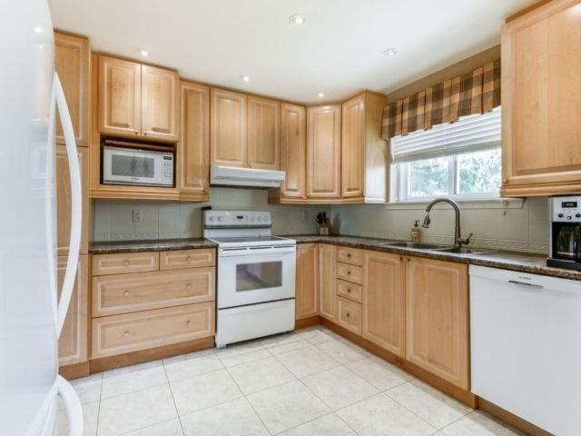 31 Coniston Ave, House detached with 3 bedrooms, 2 bathrooms and 4 parking in Brampton ON | Image 6