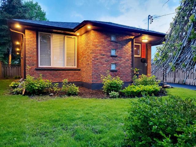 40 Labrador Dr, House detached with 3 bedrooms, 2 bathrooms and 8 parking in Oshawa ON | Image 12