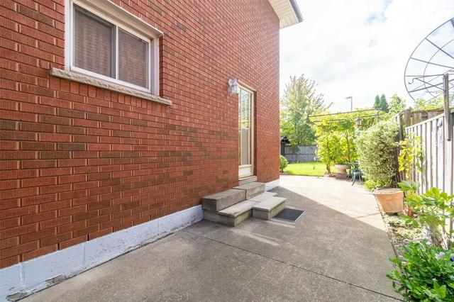 15 Oakland Dr, House detached with 3 bedrooms, 2 bathrooms and 3 parking in Hamilton ON | Image 31