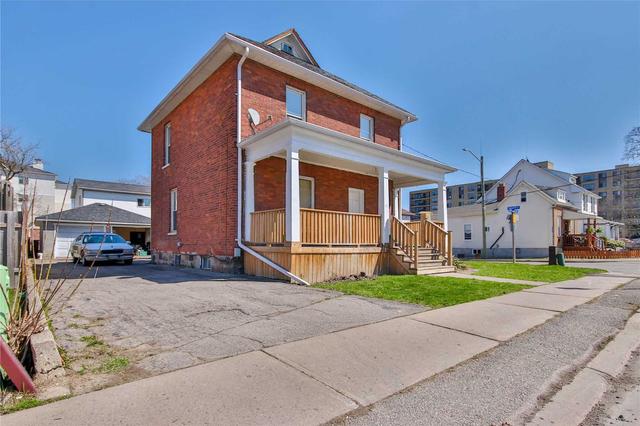 201 Albert St, House detached with 3 bedrooms, 3 bathrooms and 6 parking in Oshawa ON | Image 11