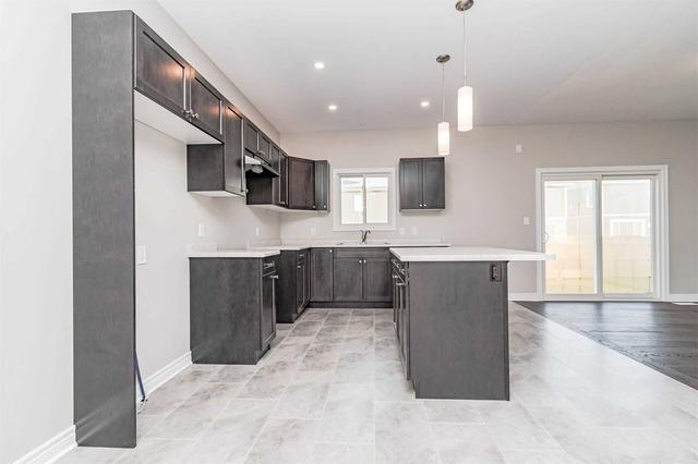 30 Lamb Cres, House detached with 3 bedrooms, 3 bathrooms and 6 parking in Thorold ON | Image 7