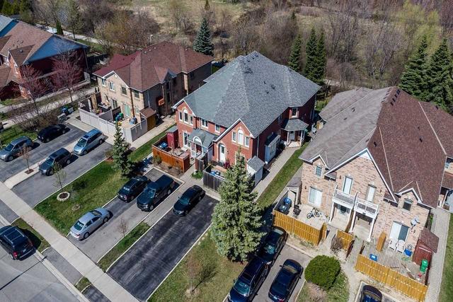78 Pressed Brick Dr, House attached with 3 bedrooms, 3 bathrooms and 2 parking in Brampton ON | Image 12