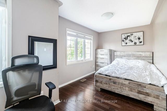 97 Spicebush Terr, House attached with 3 bedrooms, 3 bathrooms and 3 parking in Brampton ON | Image 4