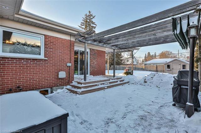 84 Henderson Avenue, House detached with 4 bedrooms, 2 bathrooms and 3 parking in Brantford ON | Image 33