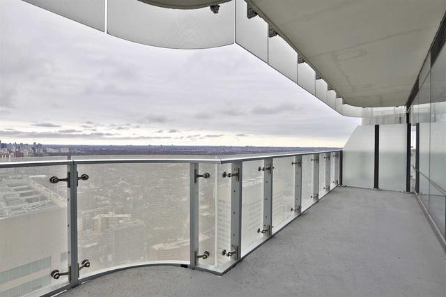 5010 - 1 Bloor St E, Condo with 1 bedrooms, 2 bathrooms and 0 parking in Toronto ON | Image 7