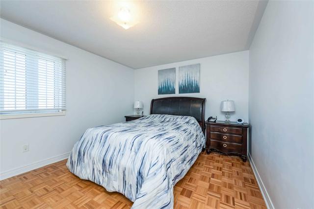 53 Ridgemore Cres, House detached with 3 bedrooms, 3 bathrooms and 5 parking in Brampton ON | Image 16