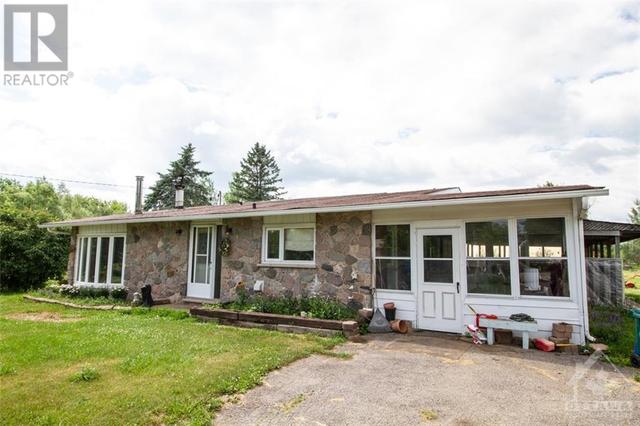 8941 Mitch Owens Road, House detached with 4 bedrooms, 1 bathrooms and 15 parking in Ottawa ON | Image 1