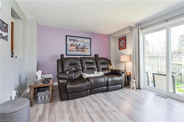11 - 40 Silvercreek Pkwy N, Townhouse with 2 bedrooms, 1 bathrooms and 1 parking in Guelph ON | Image 4