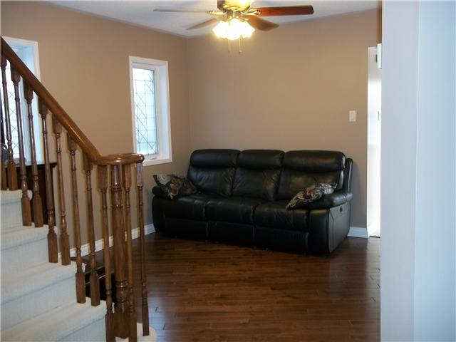 17 Drake Dr, House detached with 3 bedrooms, 3 bathrooms and null parking in Barrie ON | Image 3