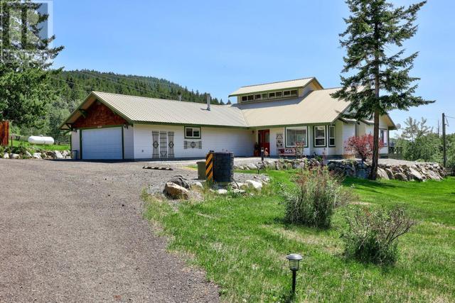 5120 Steffens Rd, House detached with 3 bedrooms, 2 bathrooms and null parking in Thompson Nicola M (Beautiful Nicola Valley   North) BC | Image 3