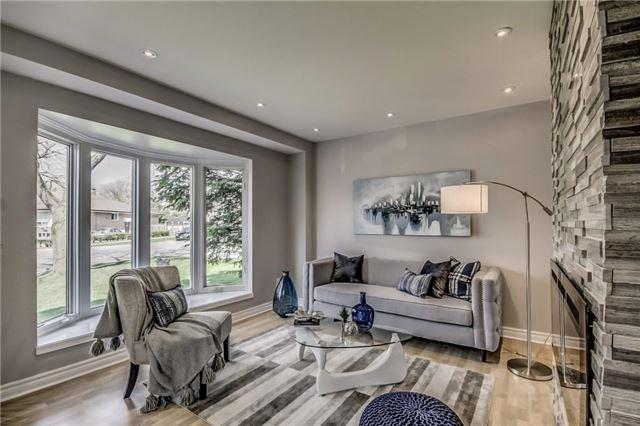 104 Marbury Cres, House semidetached with 3 bedrooms, 2 bathrooms and 3 parking in Toronto ON | Image 2