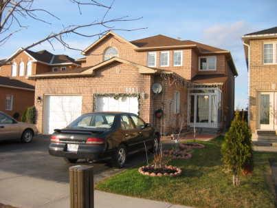 6513 Sapling Tr, House semidetached with 3 bedrooms, 3 bathrooms and 2 parking in Mississauga ON | Image 1