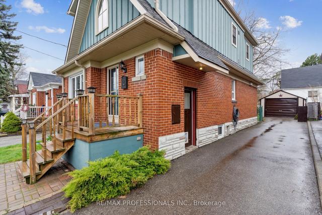 38 Thirty Fifth St, House detached with 3 bedrooms, 4 bathrooms and 4 parking in Toronto ON | Image 12