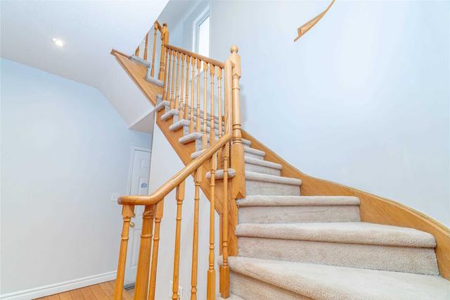 92 Marjoram Dr, House detached with 3 bedrooms, 4 bathrooms and 3 parking in Ajax ON | Image 4