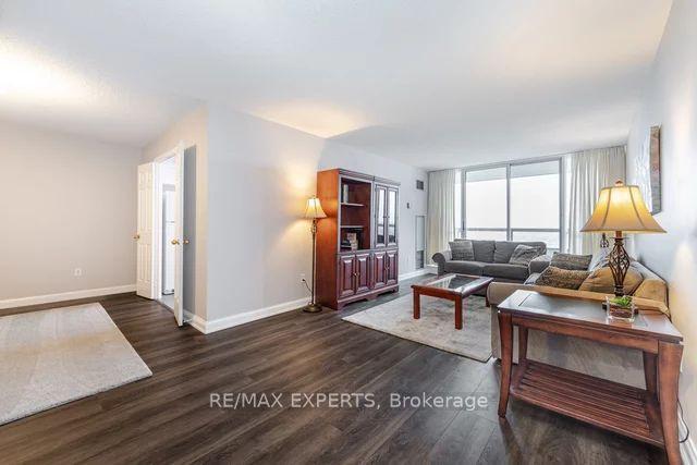 2007 - 24 Hanover Rd, Condo with 2 bedrooms, 2 bathrooms and 1 parking in Brampton ON | Image 3