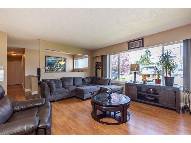 31920 Starling Avenue, House detached with 4 bedrooms, 3 bathrooms and 4 parking in Mission BC | Image 5