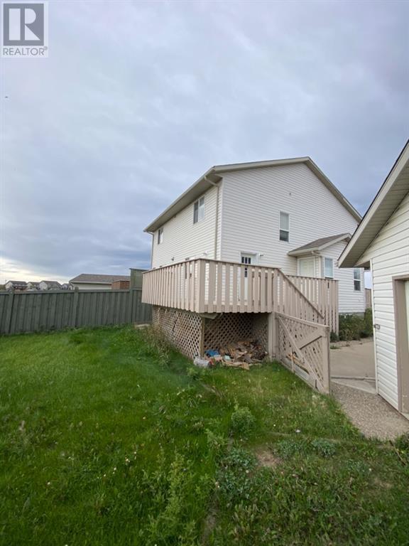 8315 114a Street, House semidetached with 3 bedrooms, 2 bathrooms and 4 parking in Grande Prairie AB | Image 2