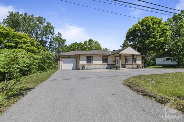 18 Delong Drive, House detached with 4 bedrooms, 2 bathrooms and 5 parking in Ottawa ON | Image 3