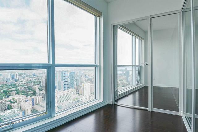5704 - 386 Yonge St, Condo with 2 bedrooms, 2 bathrooms and 1 parking in Toronto ON | Image 17