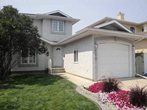 119 Stoney Crescent W, House detached with 3 bedrooms, 1 bathrooms and 3 parking in Lethbridge AB | Card Image
