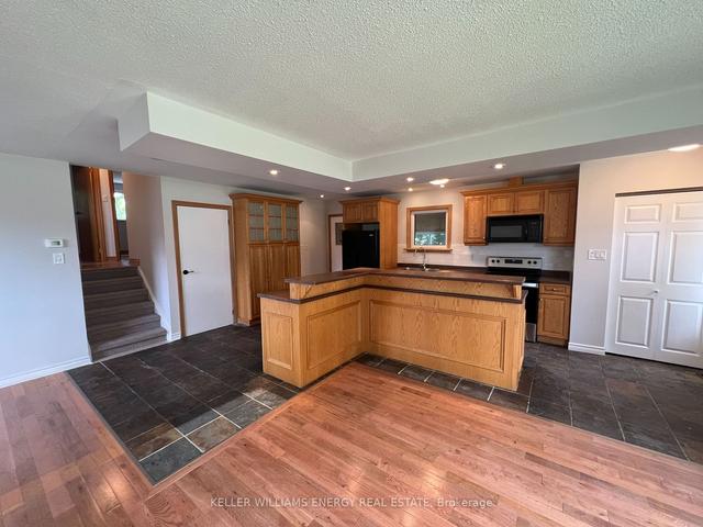 main - 275 Madawaska Ave, House detached with 3 bedrooms, 1 bathrooms and 3 parking in Oshawa ON | Image 5