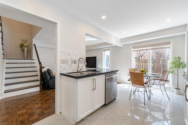 212 Hollywood Hill Circ, House semidetached with 3 bedrooms, 4 bathrooms and 3 parking in Vaughan ON | Image 4