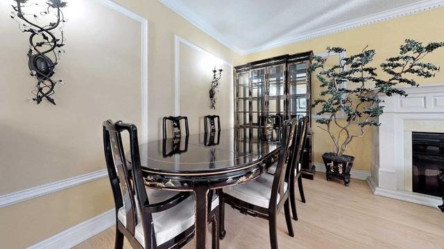 27 Waltham Dr, House detached with 3 bedrooms, 2 bathrooms and 5 parking in Toronto ON | Image 8