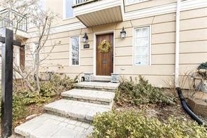 238 Randall St, House attached with 3 bedrooms, 3 bathrooms and 3 parking in Oakville ON | Image 2