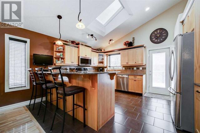 47 Fairmont Road S, House detached with 4 bedrooms, 3 bathrooms and 4 parking in Lethbridge AB | Image 6