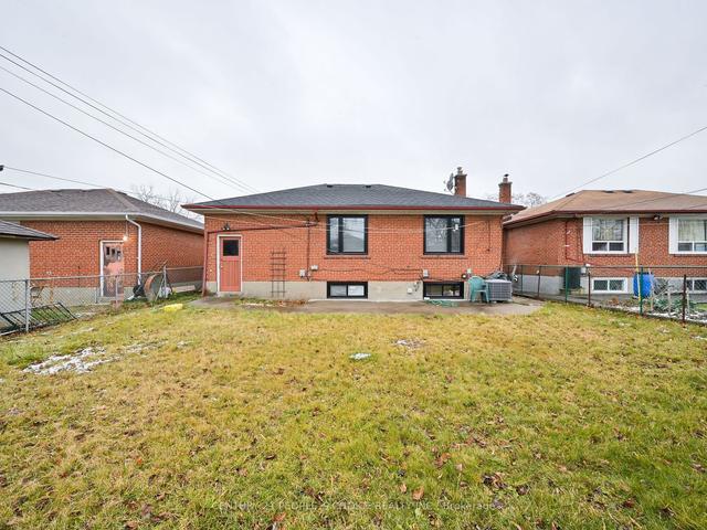 25 Bairstow Cres, House detached with 3 bedrooms, 3 bathrooms and 4 parking in Toronto ON | Image 35